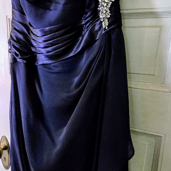 Jade by Jasmine formal gown  Sz. 14. Worn once.  Navy blue satin - Picture 1 of 5